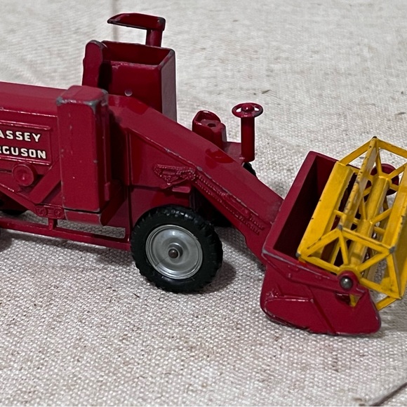 Lesney Massey Ferguson Combine Harvestor special 780 - Picture 5 of 11